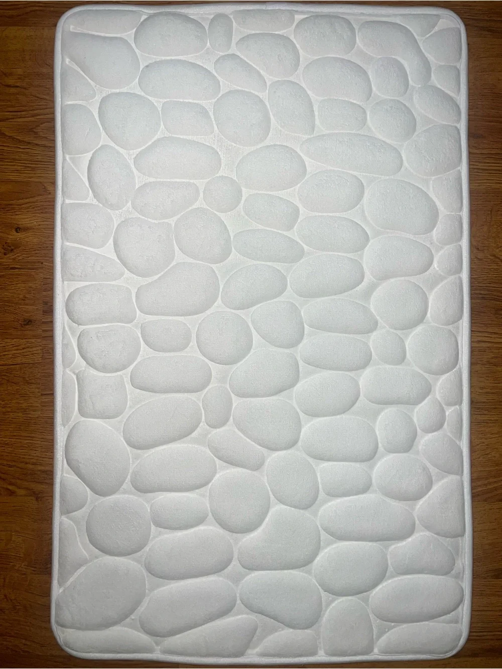 Luxury White Cobblestone Design Bath Mat with Non-Slip Backing